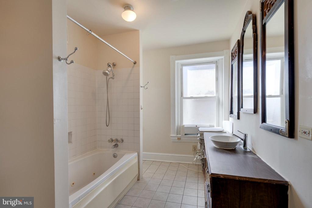 1230 Euclid St NW