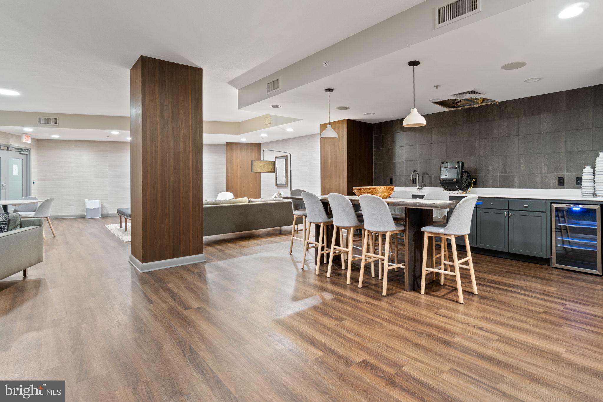 400 Massachusetts Ave NW #207