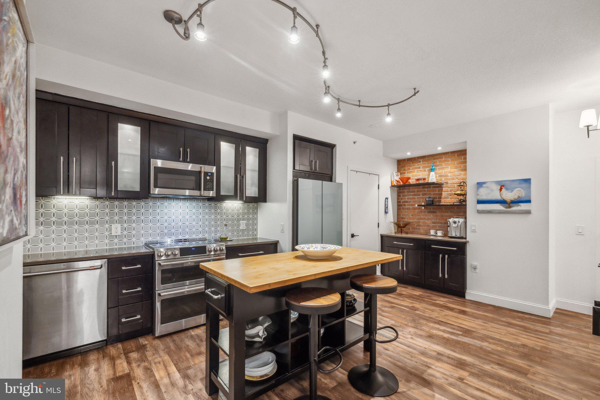 400 Massachusetts Ave NW #207