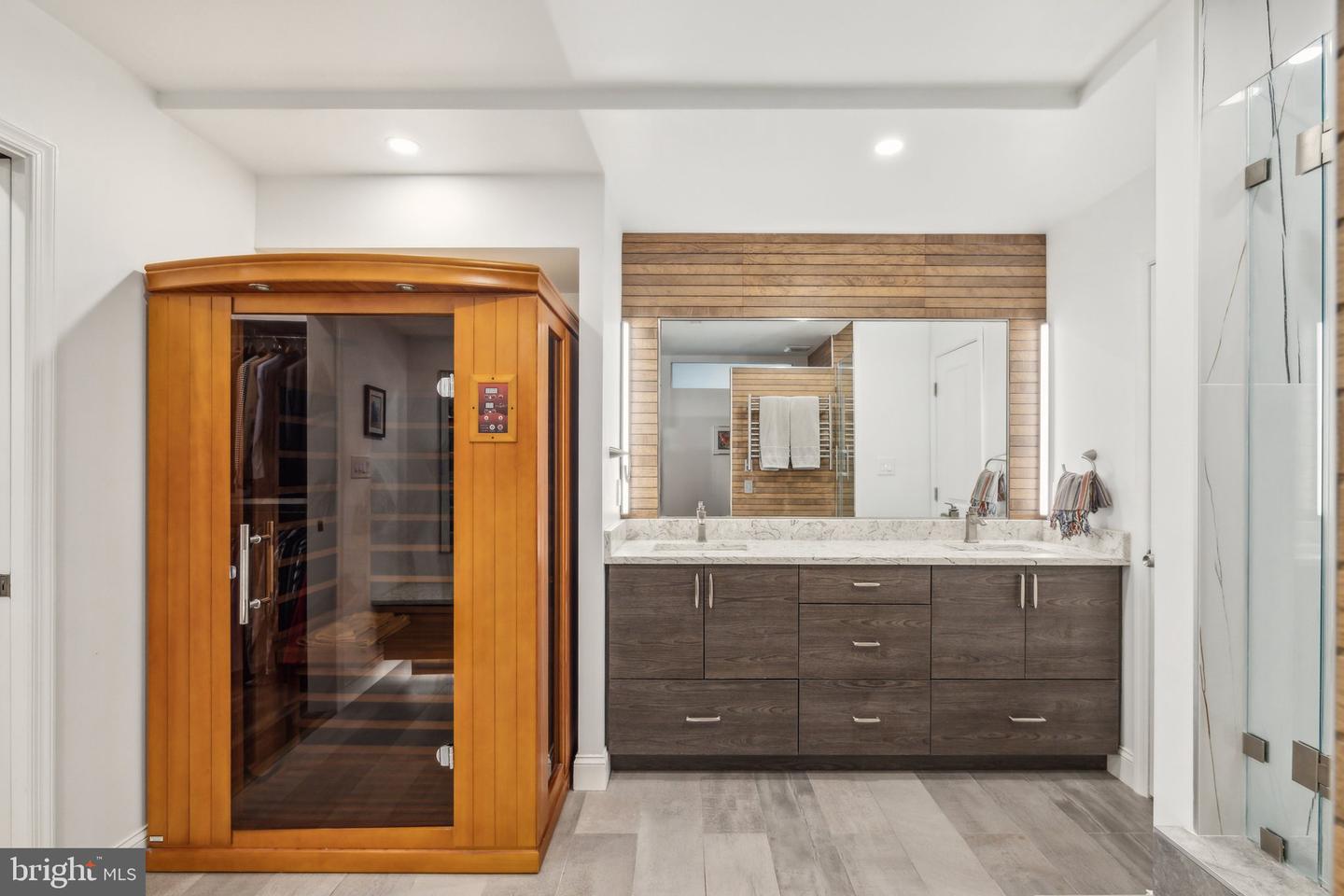 400 Massachusetts Ave NW #207