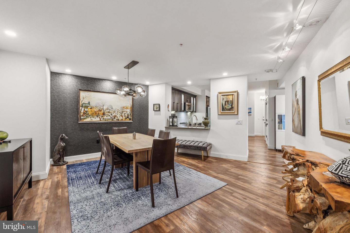 400 Massachusetts Ave NW #207