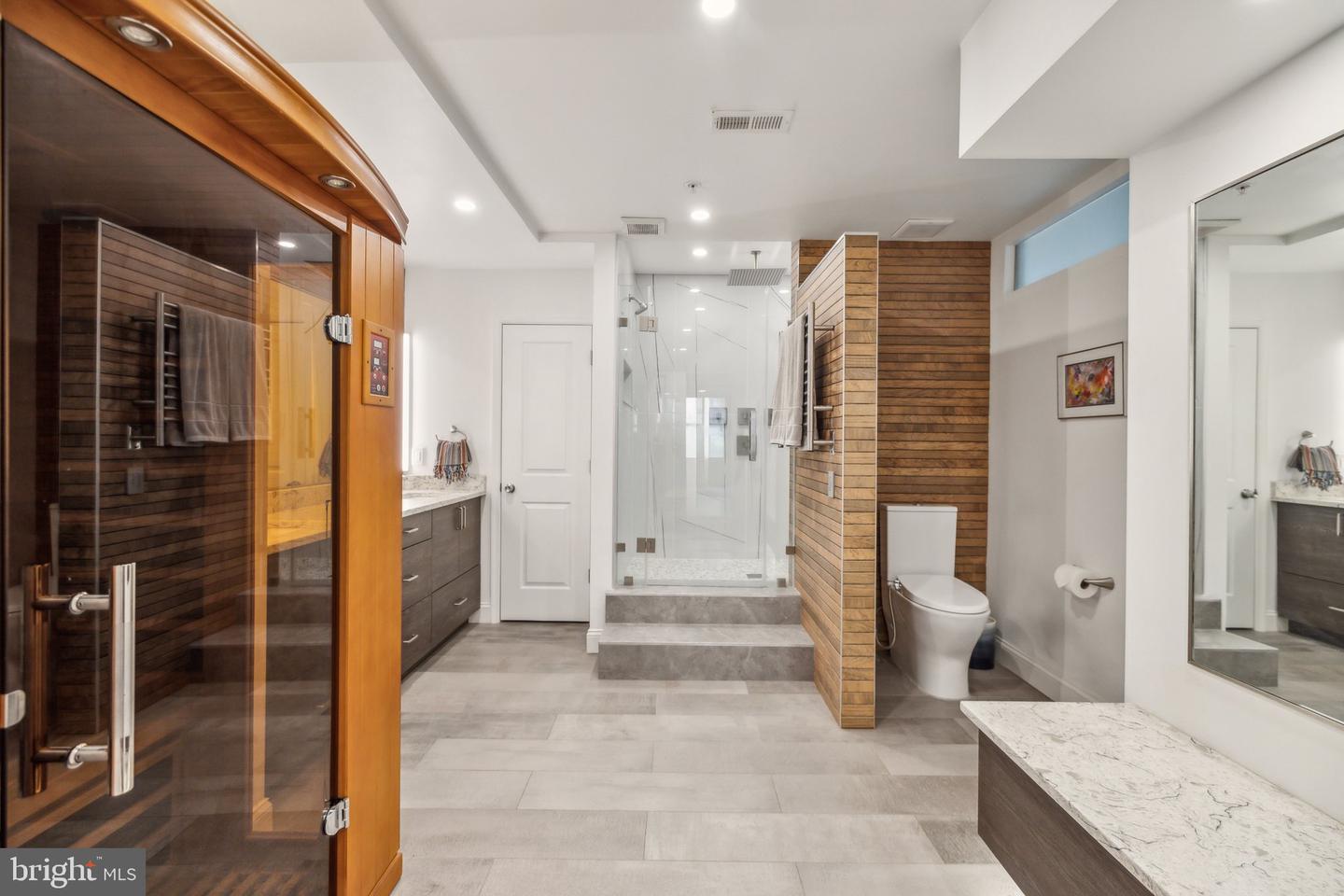 400 Massachusetts Ave NW #207