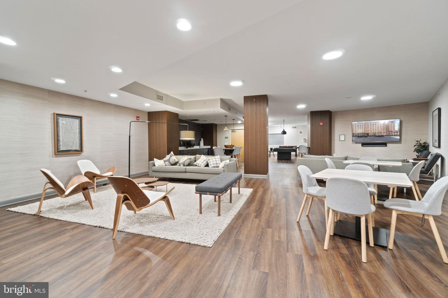 400 Massachusetts Ave NW #207