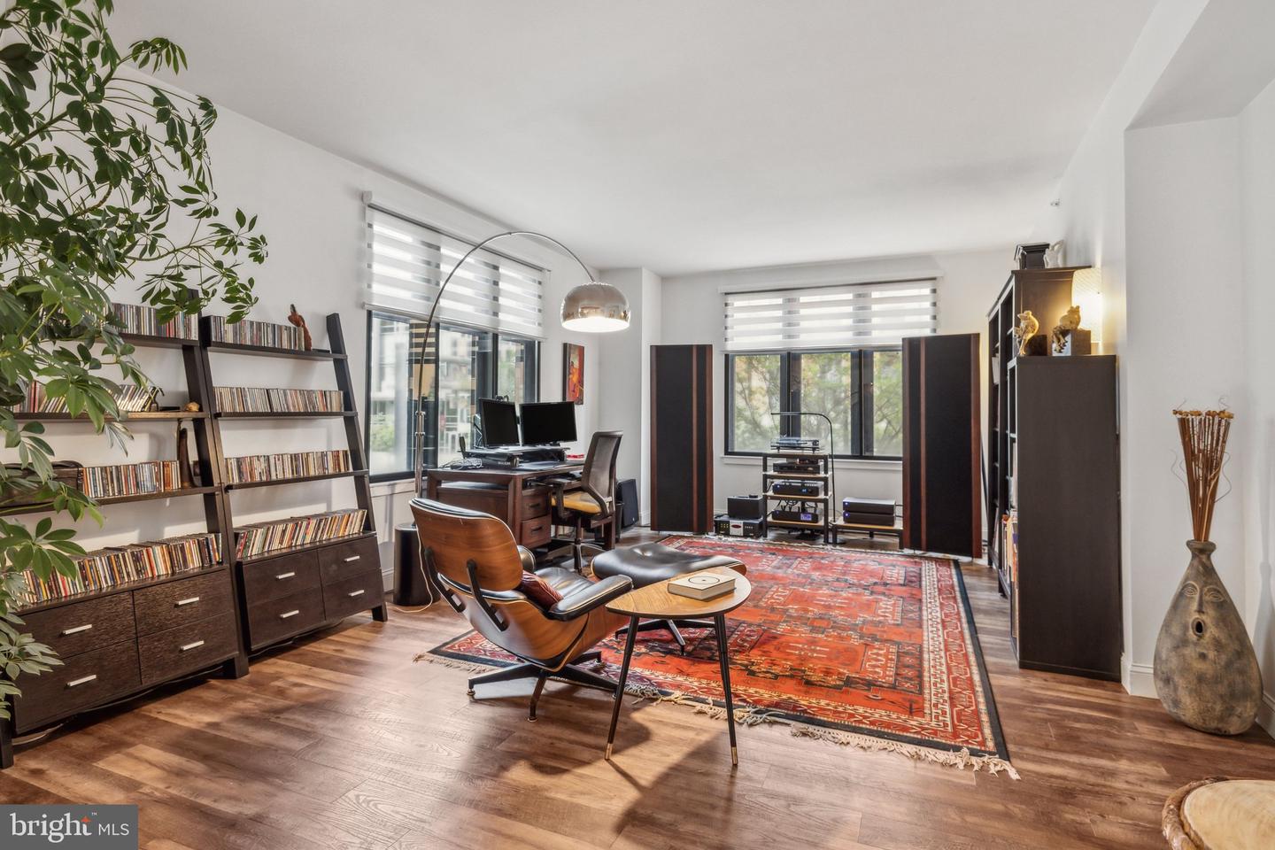 400 Massachusetts Ave NW #207