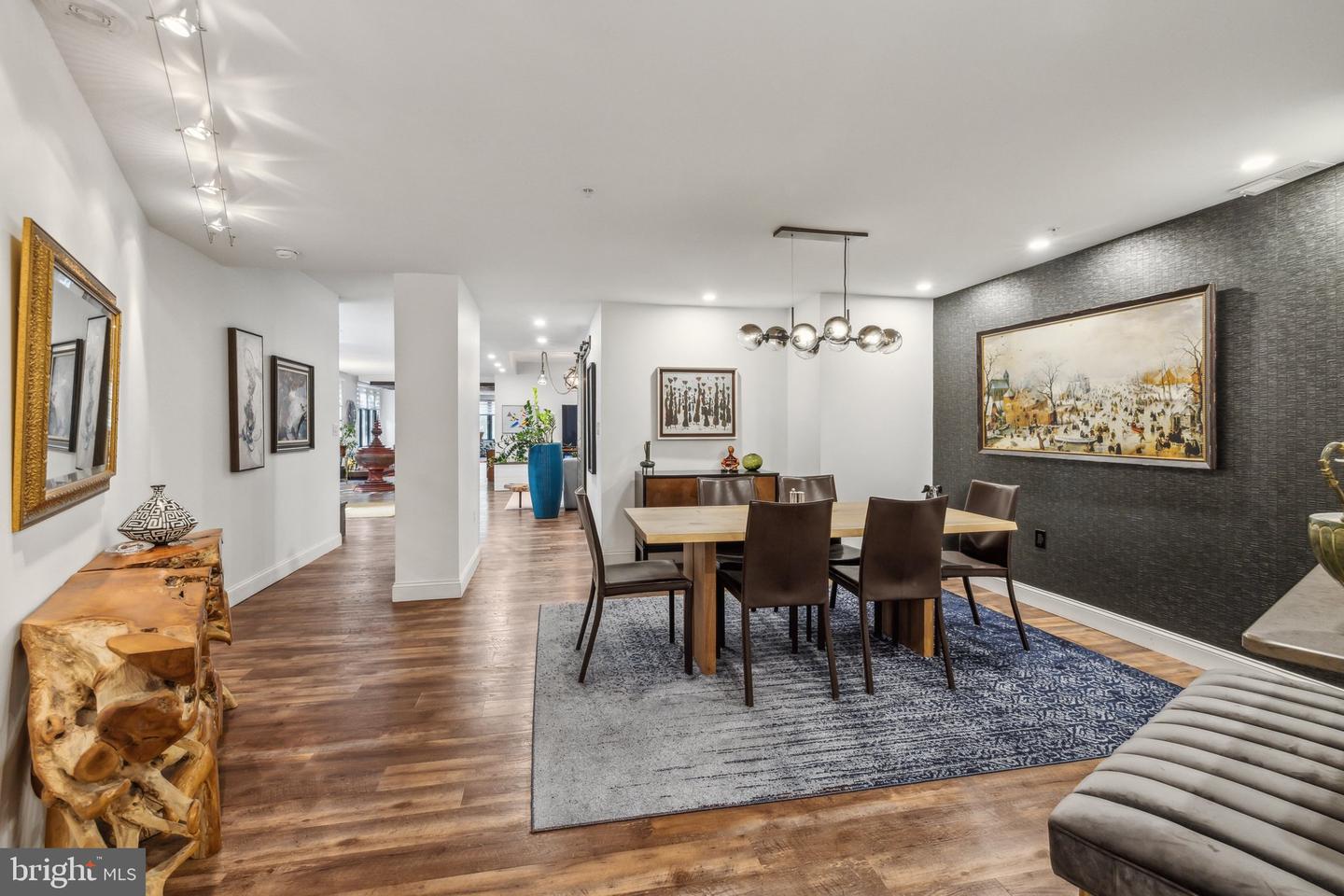 400 Massachusetts Ave NW #207