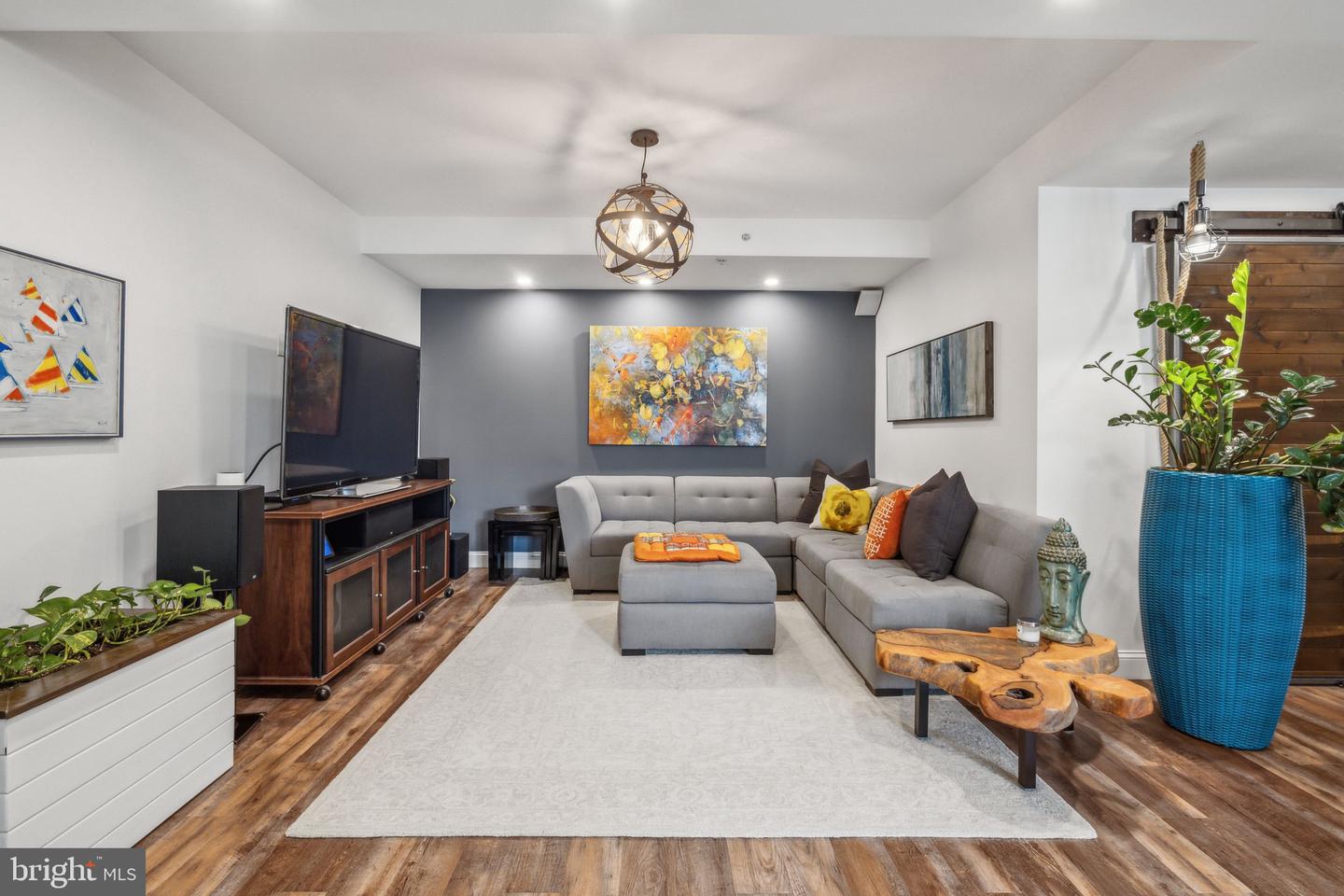 400 Massachusetts Ave NW #207