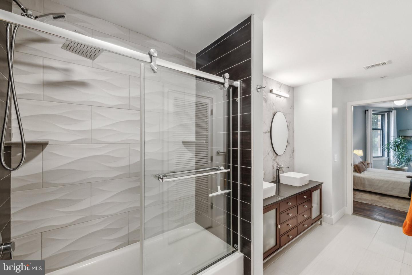 400 Massachusetts Ave NW #207