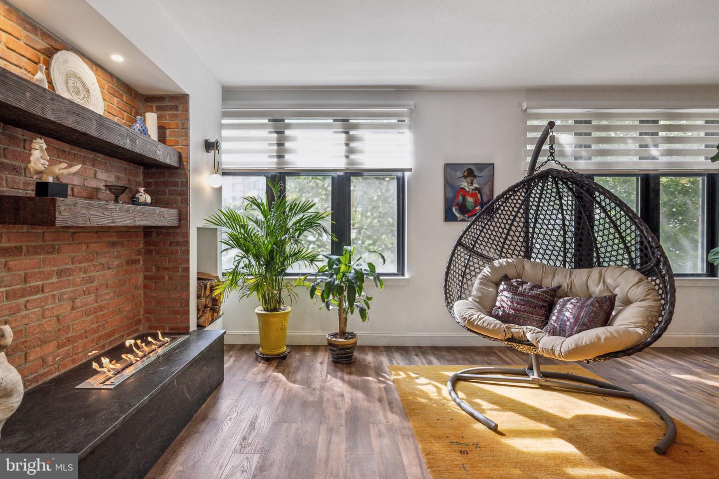 400 Massachusetts Ave NW #207