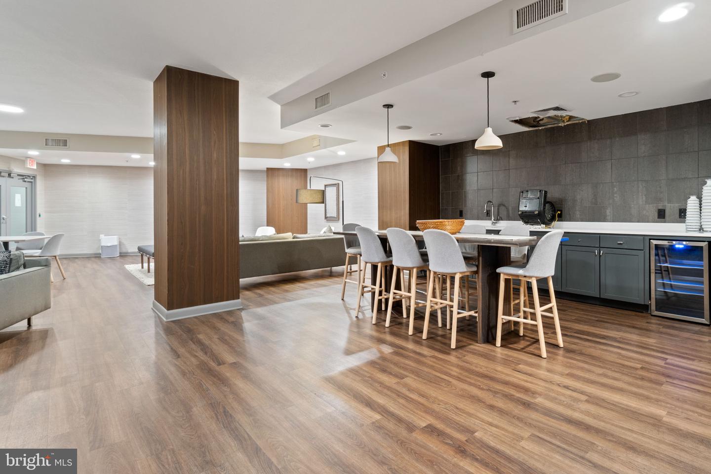 400 Massachusetts Ave NW #207