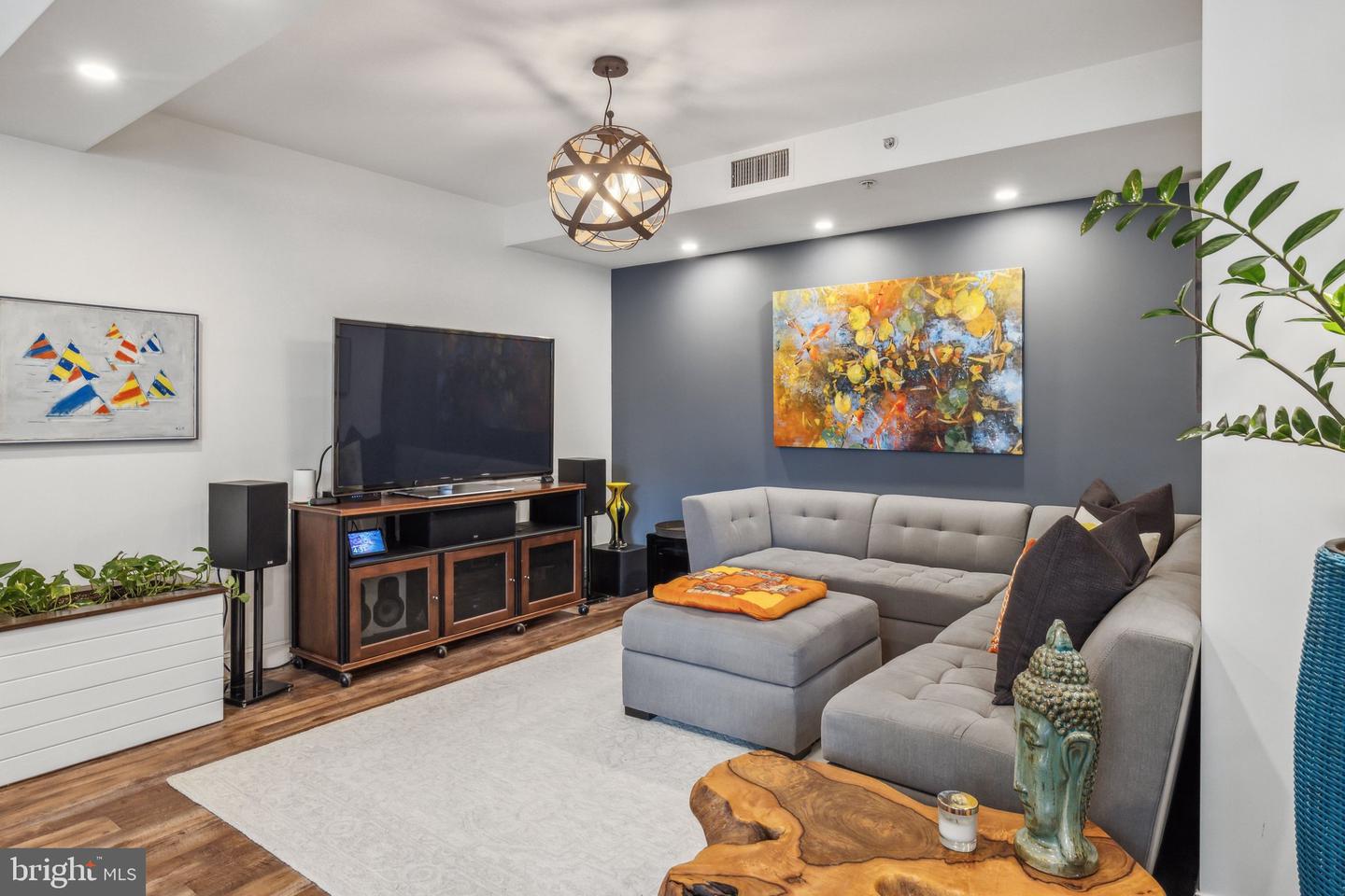 400 Massachusetts Ave NW #207