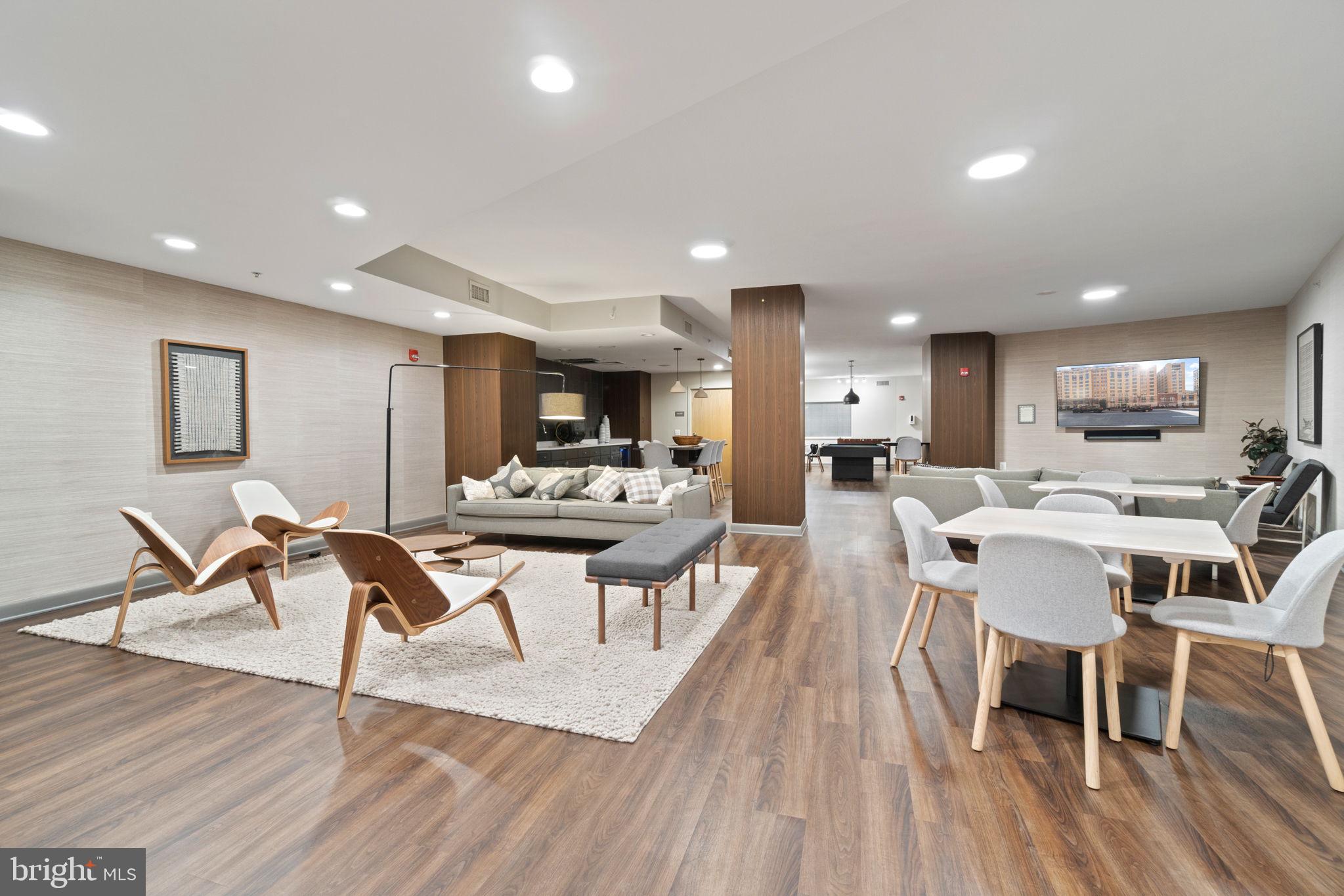 400 Massachusetts Ave NW #207