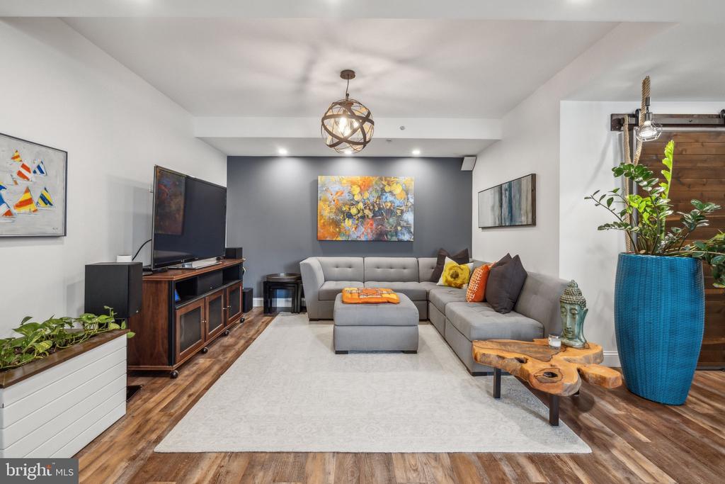 400 Massachusetts Ave NW #207