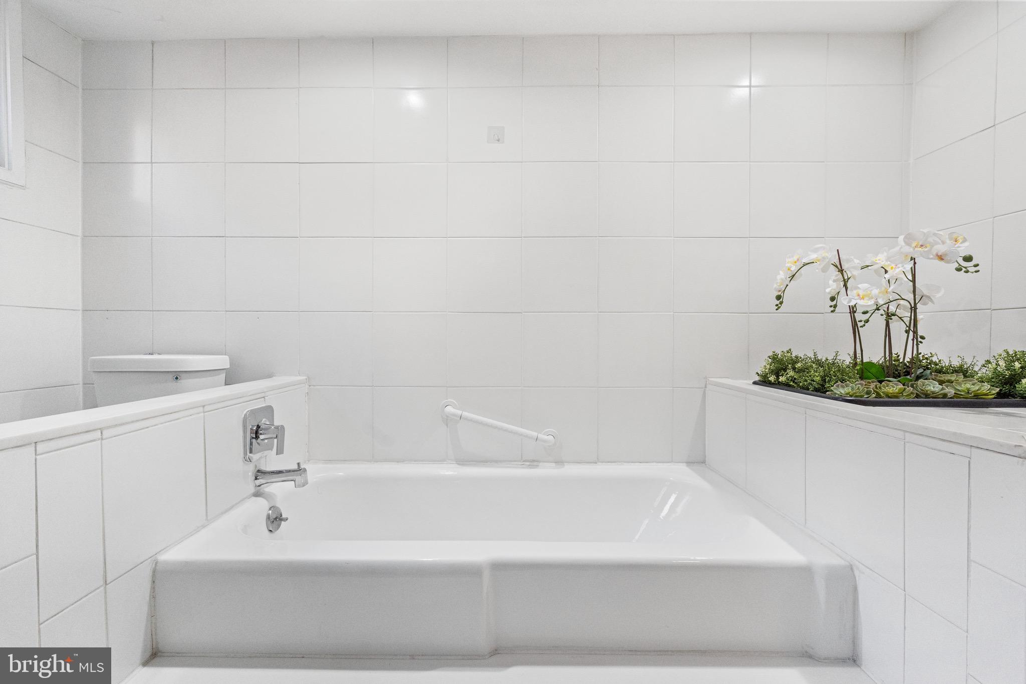 2212 MASSACHUSETTS AVE NW