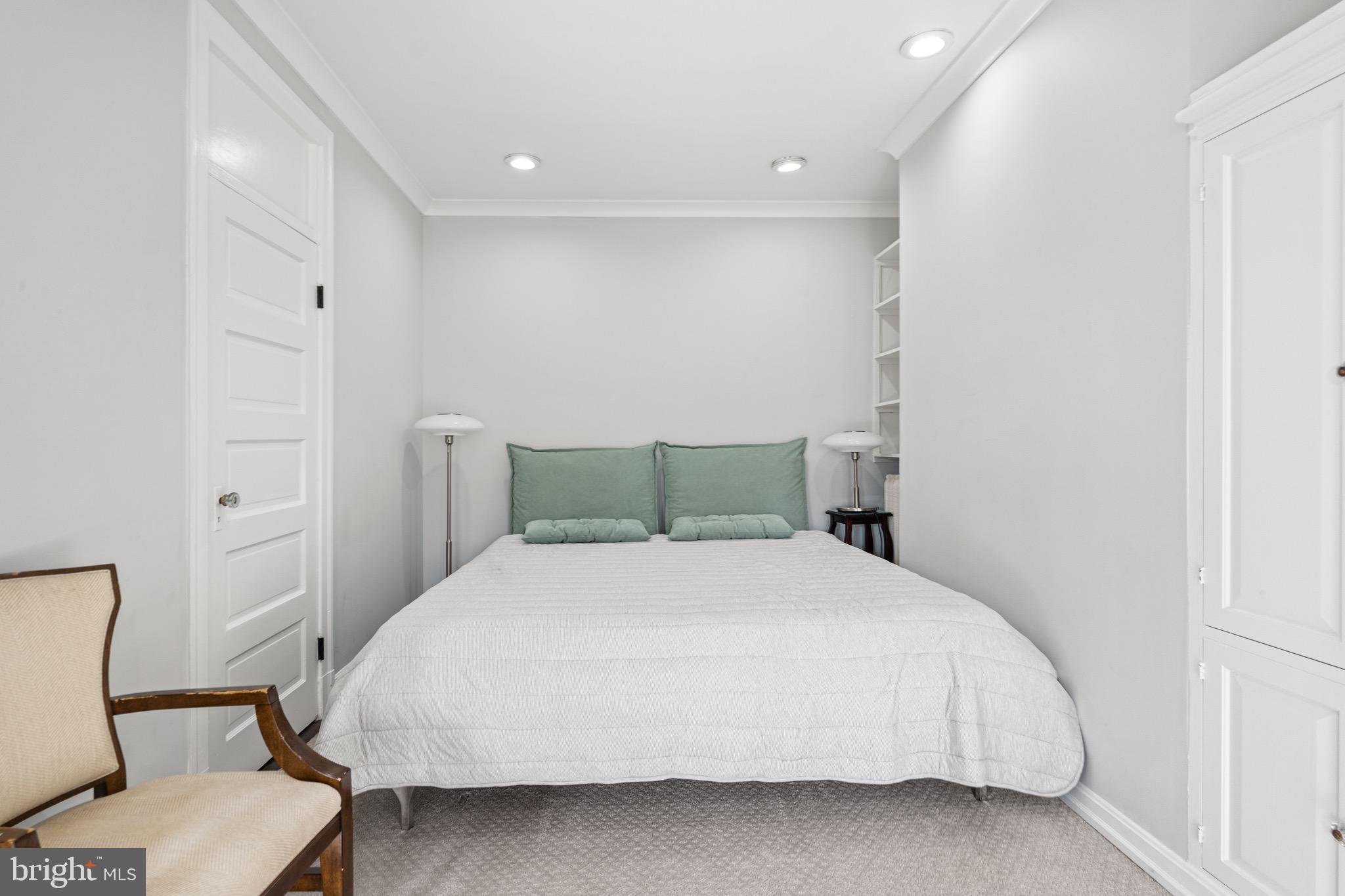 2212 MASSACHUSETTS AVE NW