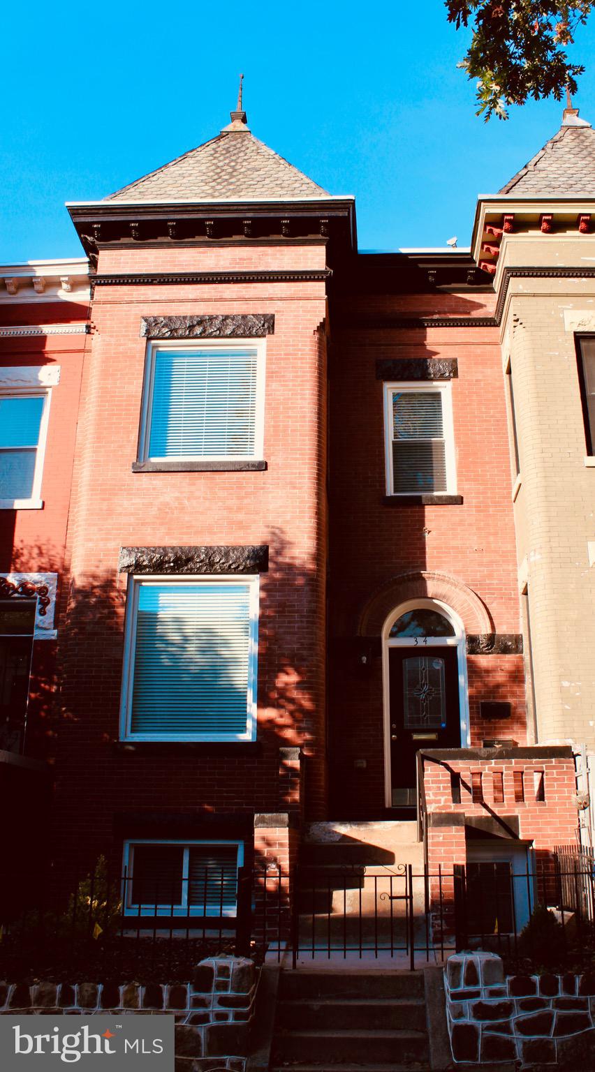 34 QUINCY PLACE NE