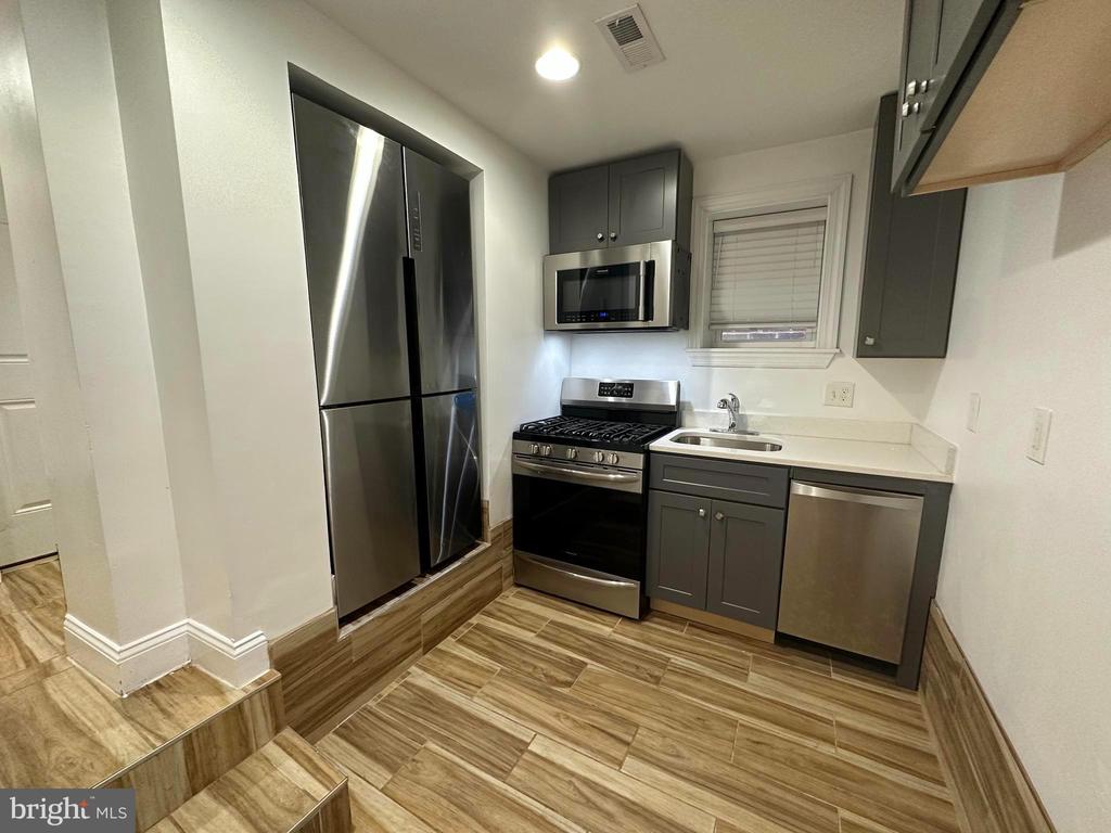 34 QUINCY PLACE NE