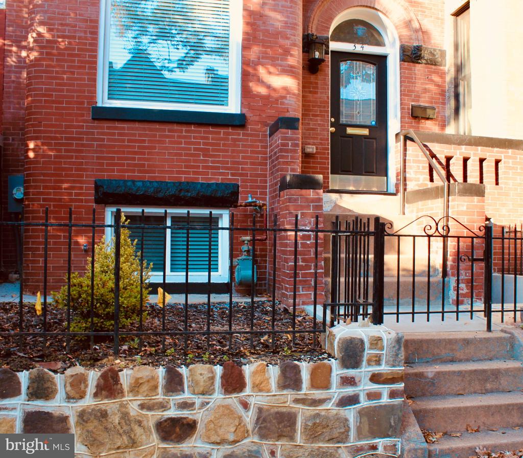 34 QUINCY PLACE NE