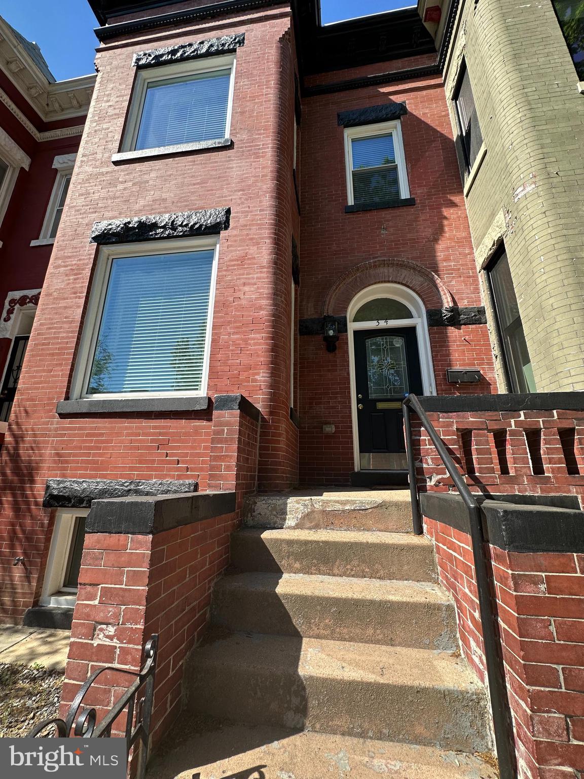 34 QUINCY PLACE NE