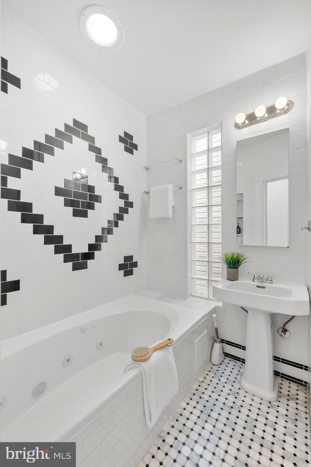 1126 MONTELLO AVENUE NE