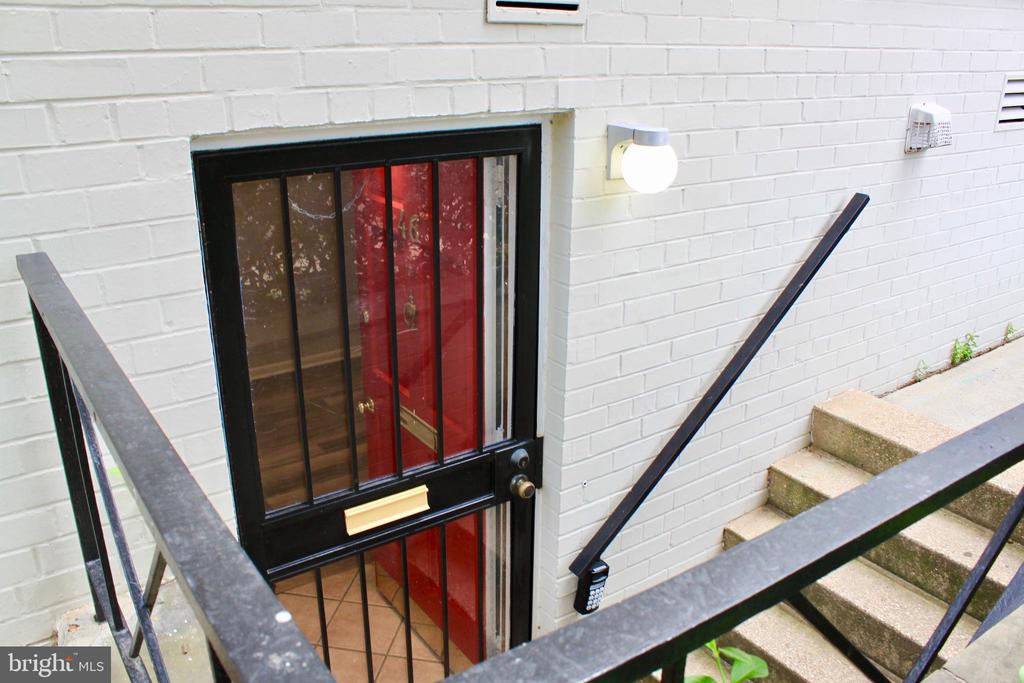 46 G STREET SW Unit: B