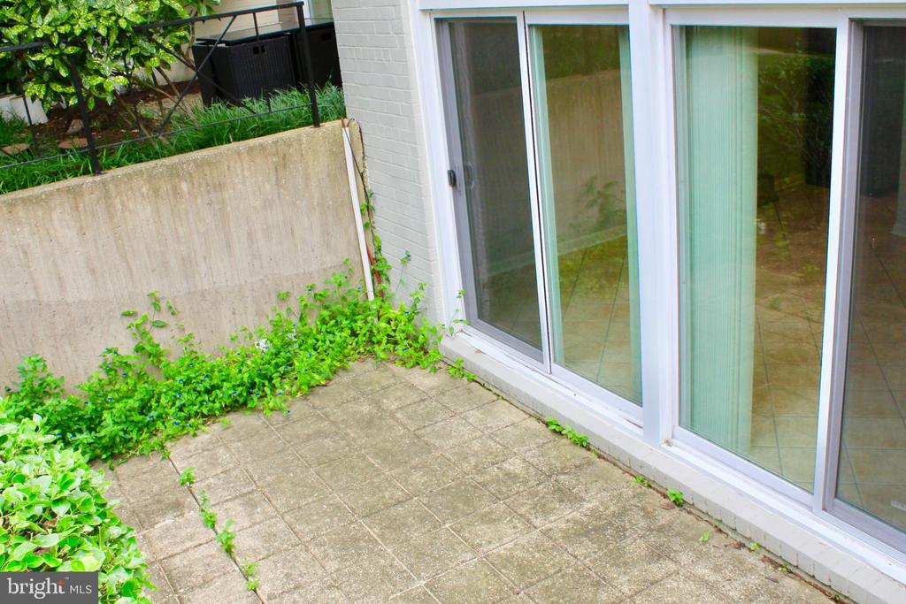 46 G STREET SW Unit: B