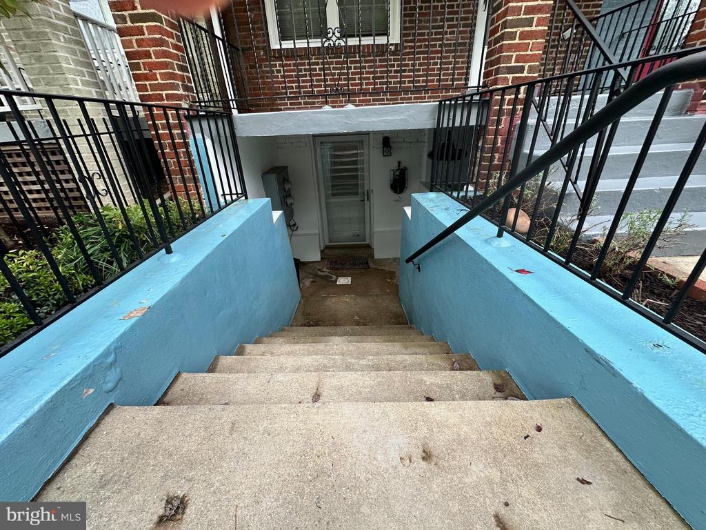 204 16TH STREET SE Unit: B