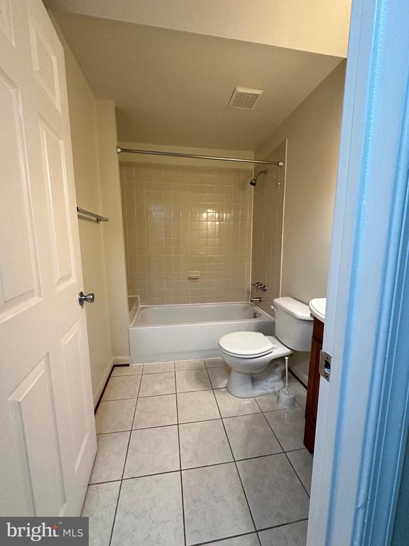 204 16TH STREET SE Unit: B