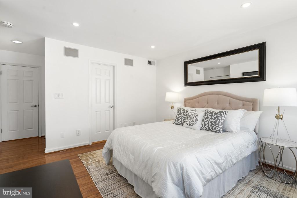 1124 25TH STREET NW Unit: 203