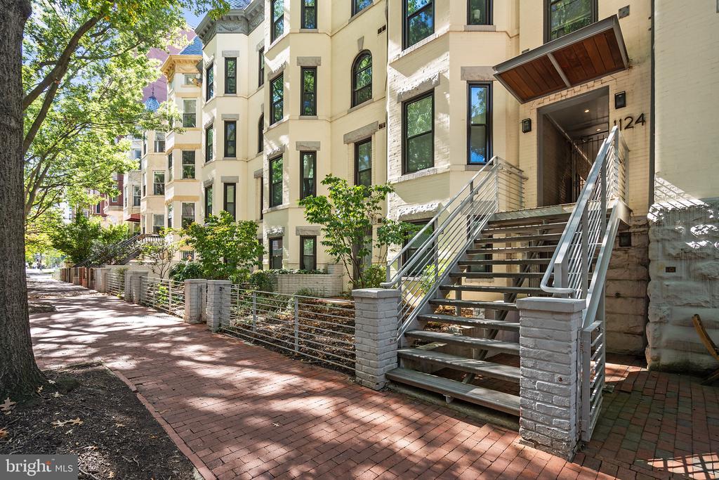 1124 25TH STREET NW Unit: 203