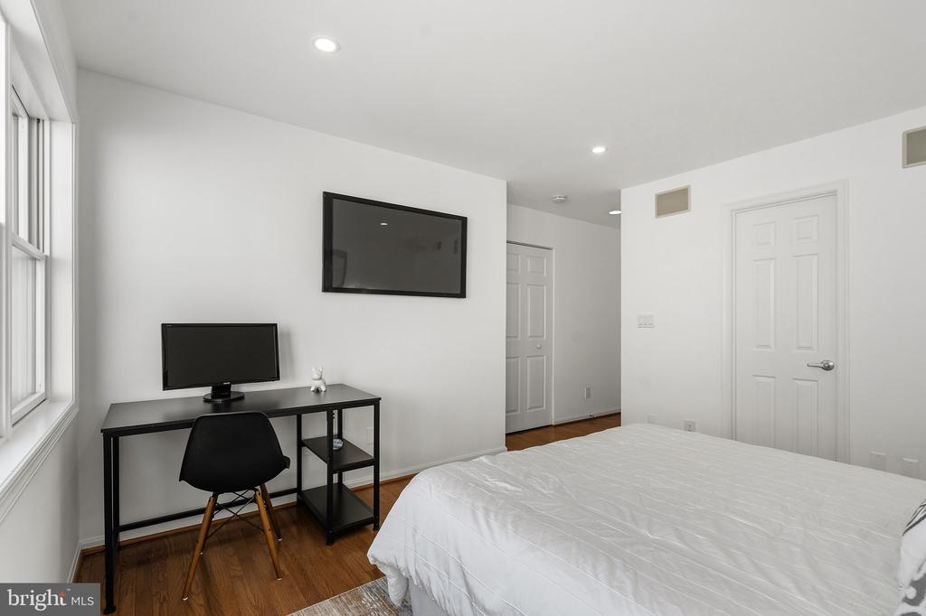 1124 25TH STREET NW Unit: 203