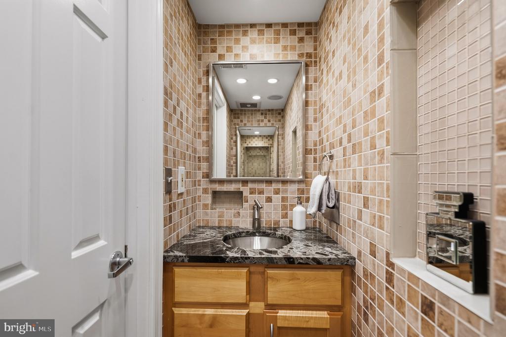 1124 25TH STREET NW Unit: 203