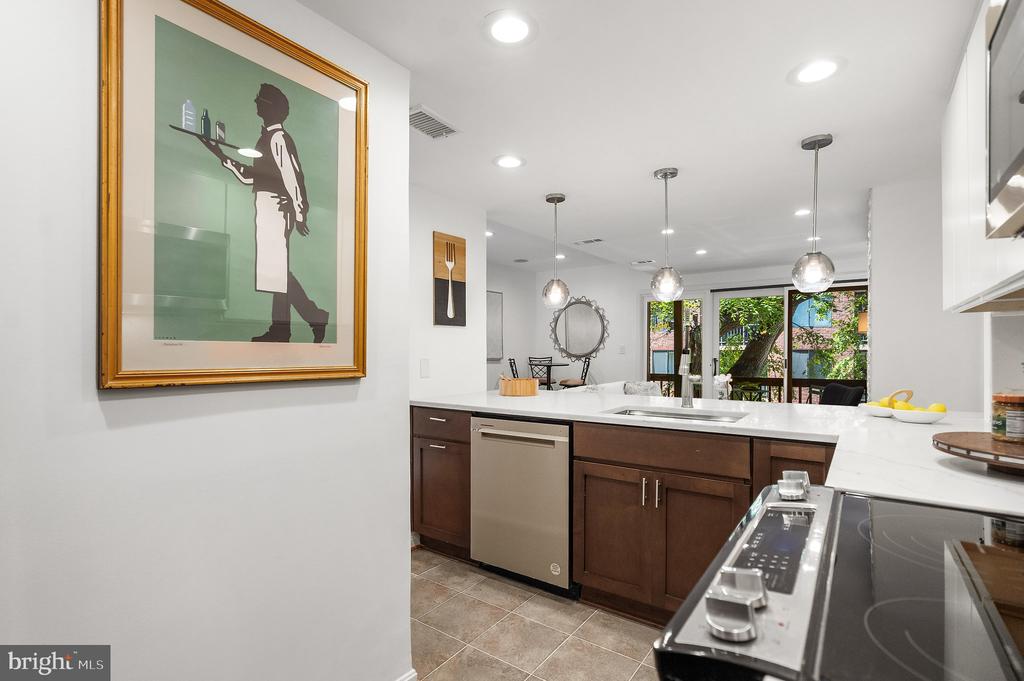 1124 25TH STREET NW Unit: 203