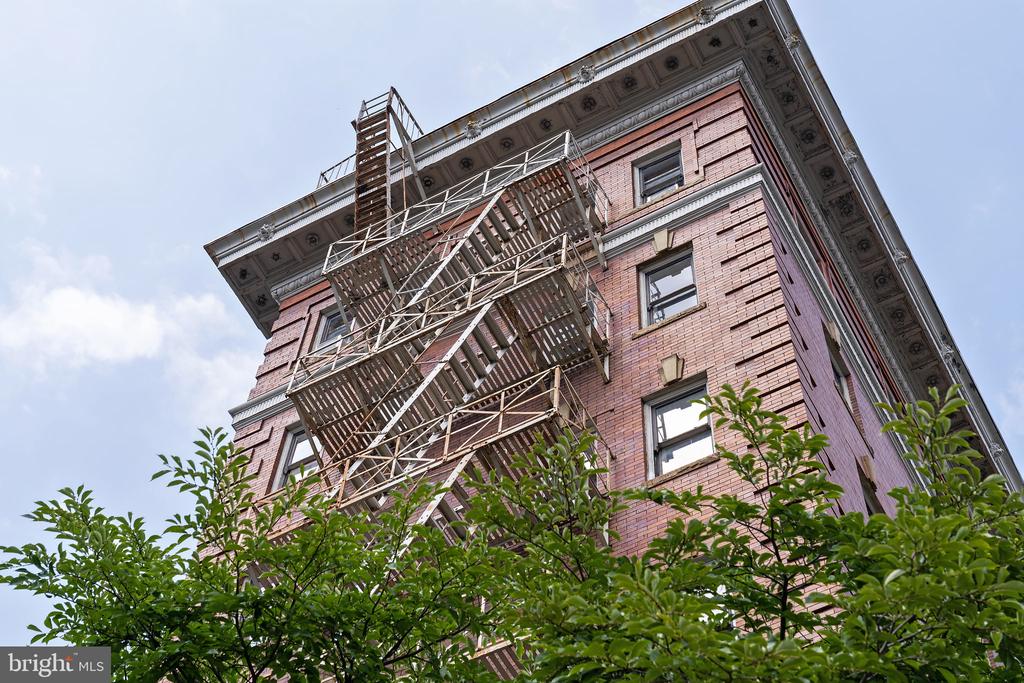 700 PARK AVENUE