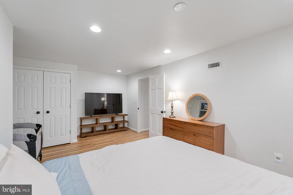 27 FILBERT COURT
