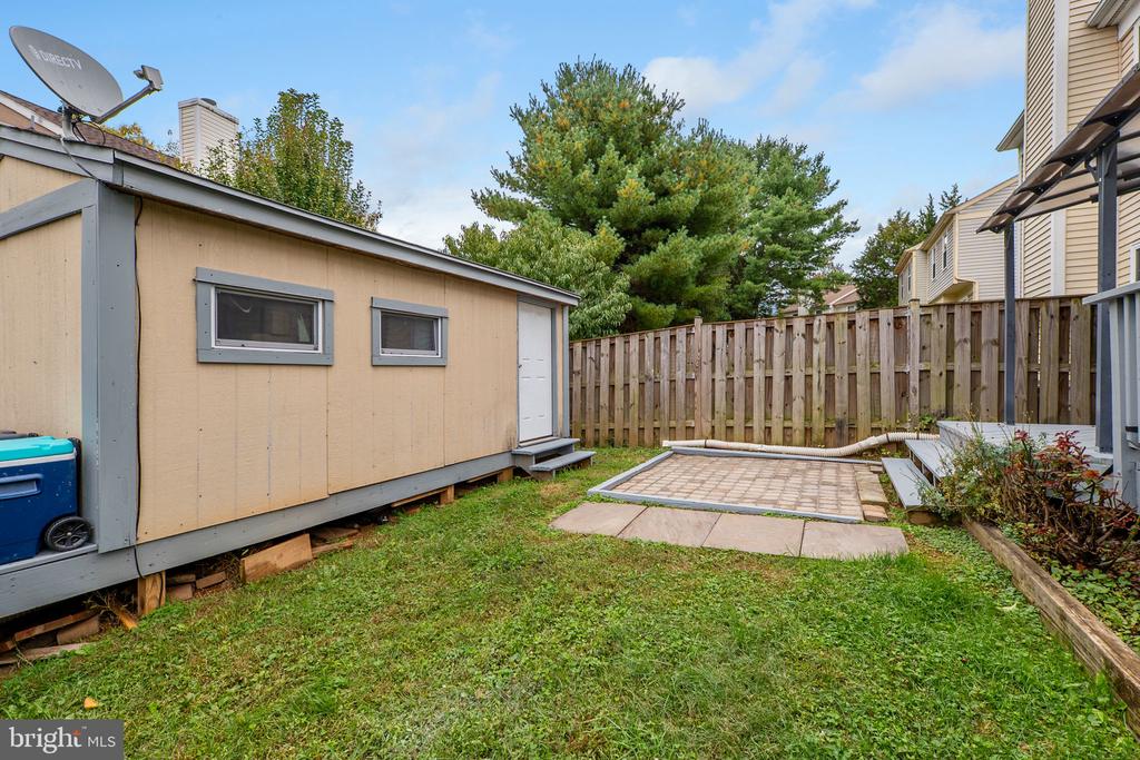 27 FILBERT COURT
