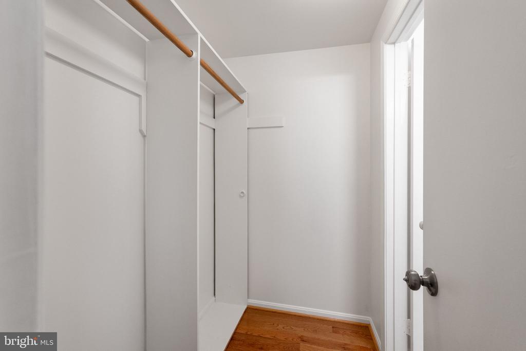 27 FILBERT COURT