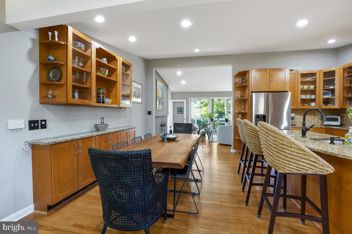 9012 HONEYBEE LANE