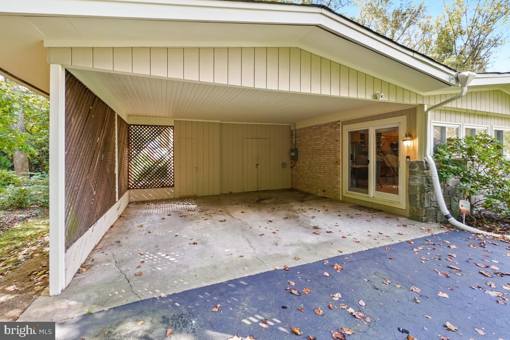 9012 HONEYBEE LANE