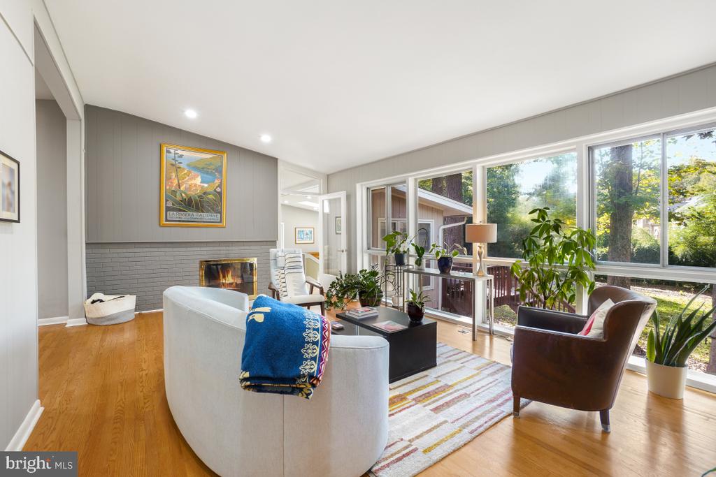 9012 HONEYBEE LANE