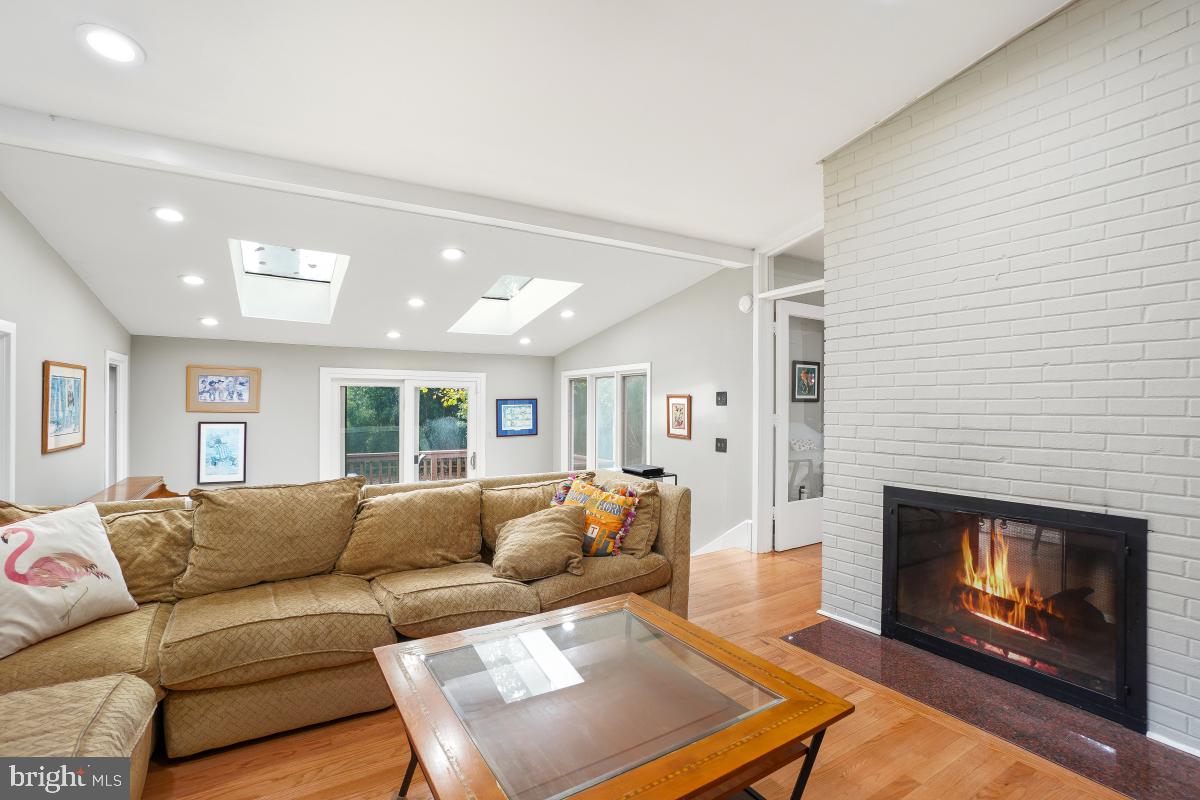9012 HONEYBEE LANE