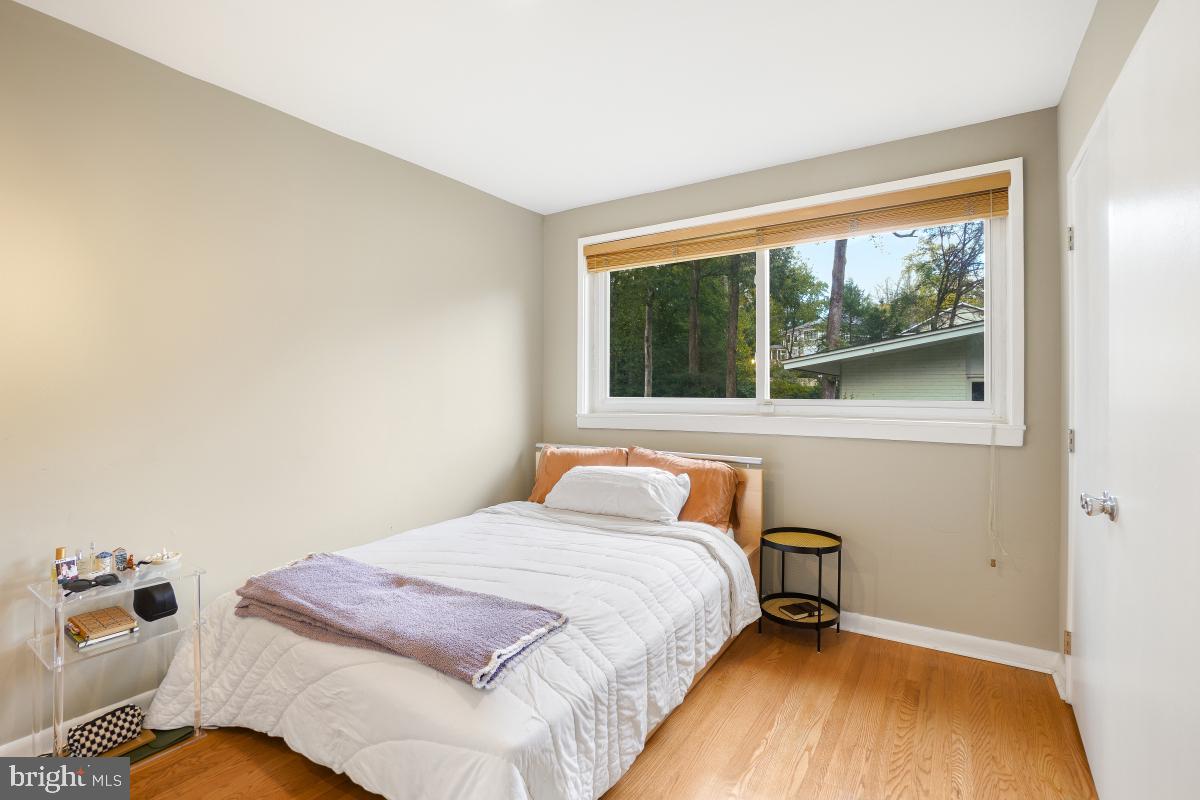 9012 HONEYBEE LANE