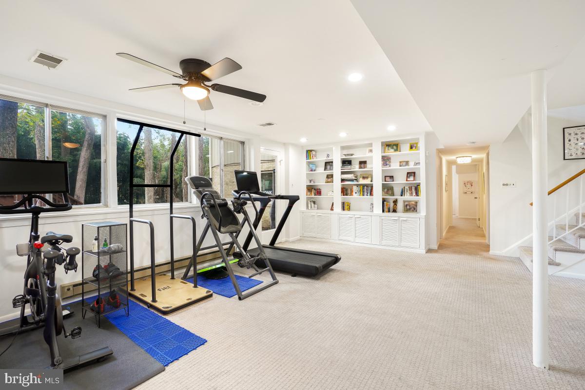 9012 HONEYBEE LANE