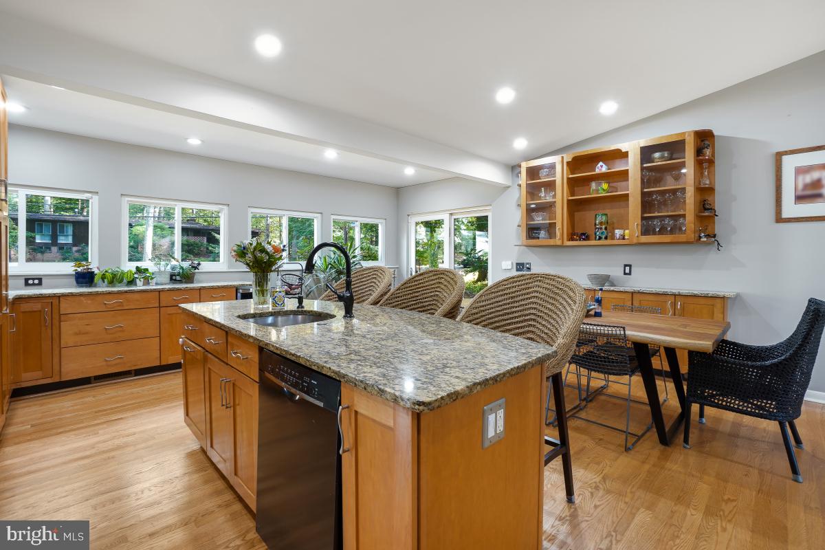 9012 HONEYBEE LANE