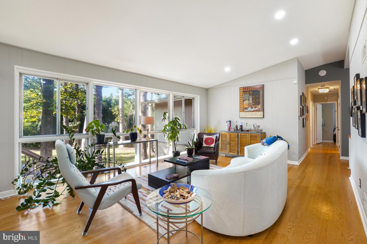 9012 HONEYBEE LANE