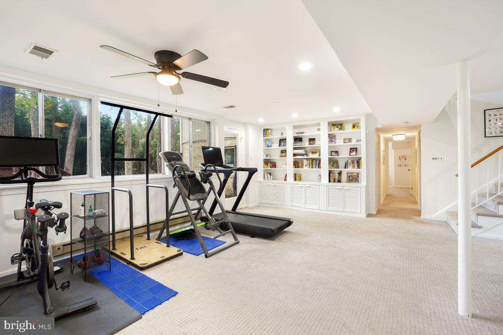 9012 HONEYBEE LANE