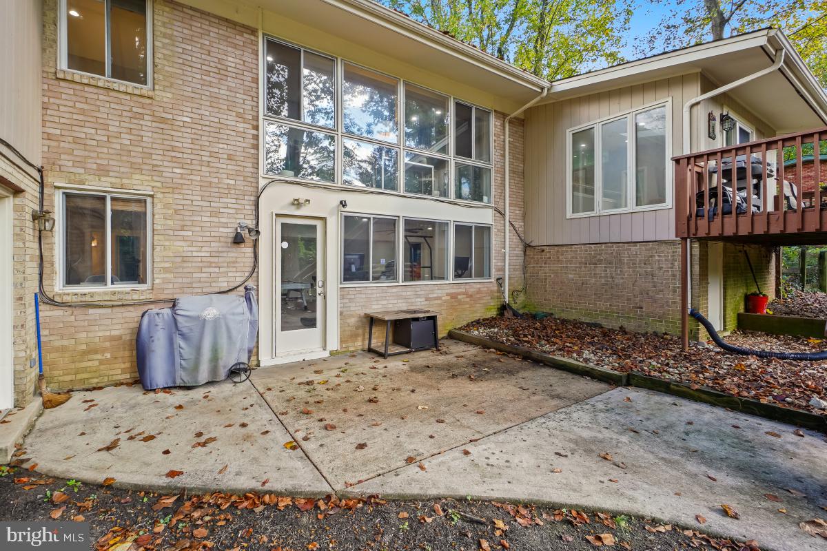9012 HONEYBEE LANE