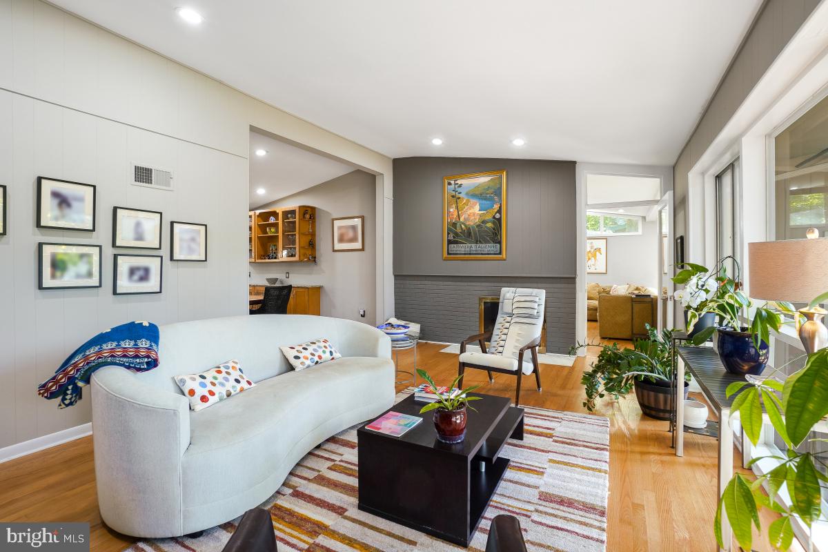 9012 HONEYBEE LANE