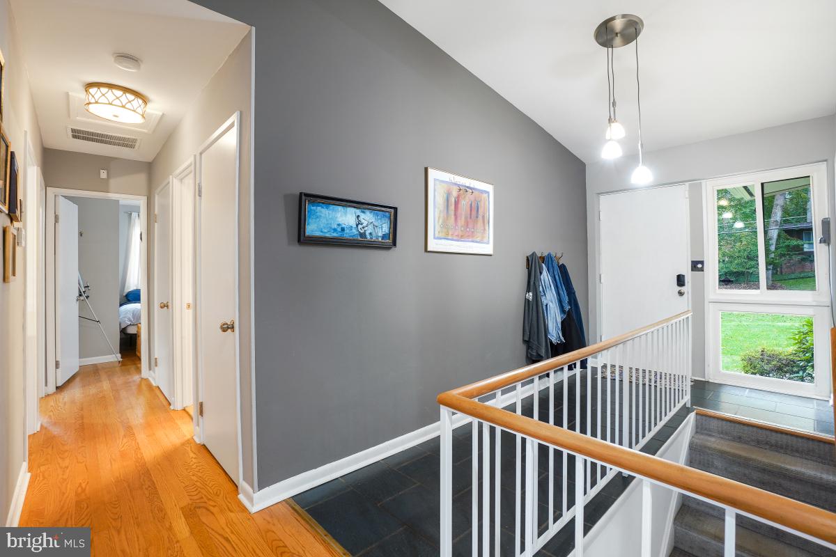 9012 HONEYBEE LANE