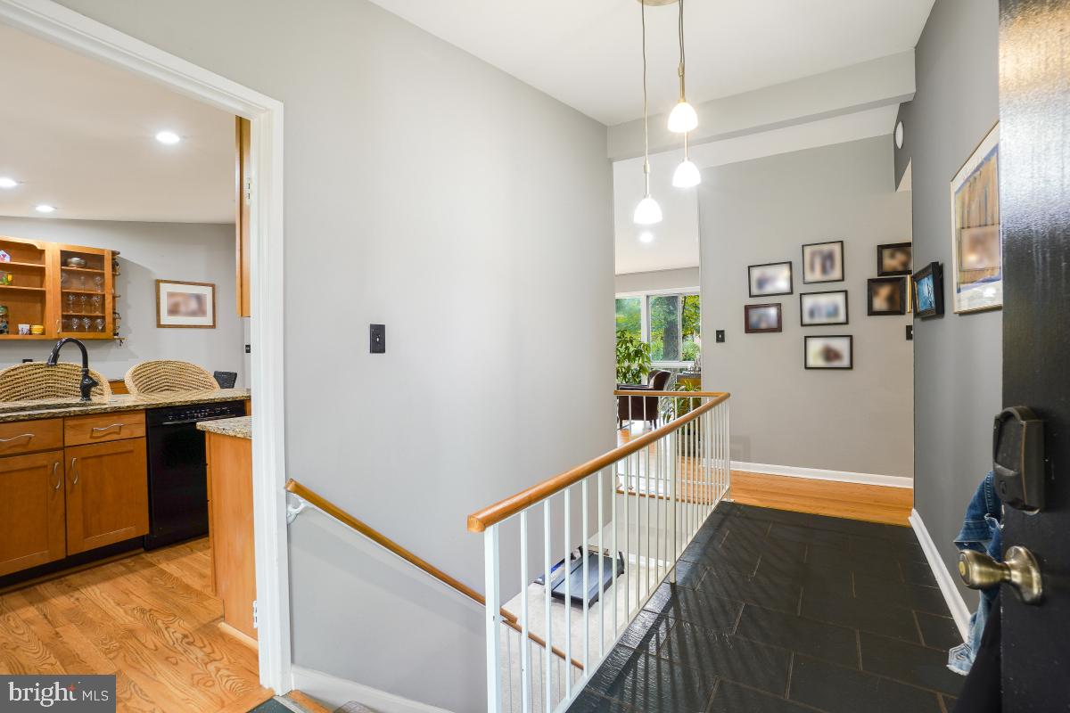 9012 HONEYBEE LANE