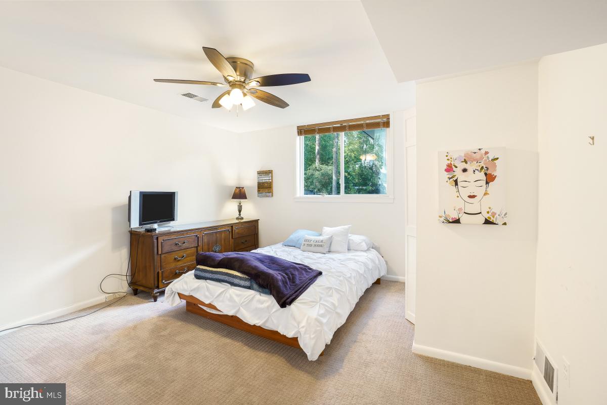 9012 HONEYBEE LANE